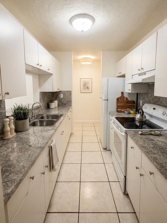 В аренду: $1,900 (2 спален, 1 ванн, 78838 Квадратных фут)
