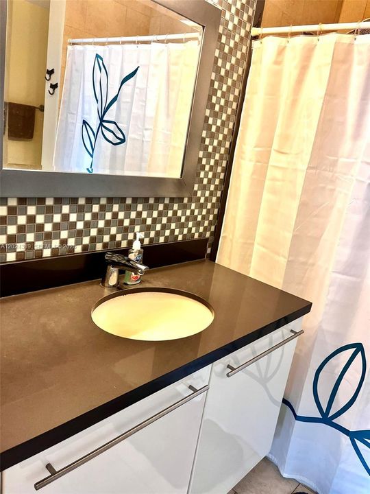 For Sale: $414,000 (1 beds, 1 baths, 736 Square Feet)