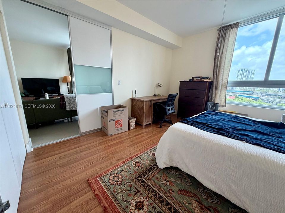 For Sale: $414,000 (1 beds, 1 baths, 736 Square Feet)
