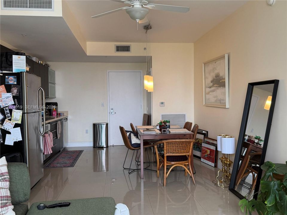 For Sale: $414,000 (1 beds, 1 baths, 736 Square Feet)