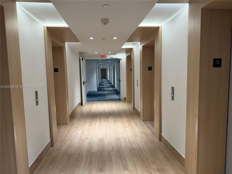 For Sale: $414,000 (1 beds, 1 baths, 736 Square Feet)
