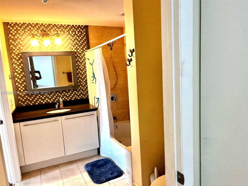 For Sale: $414,000 (1 beds, 1 baths, 736 Square Feet)