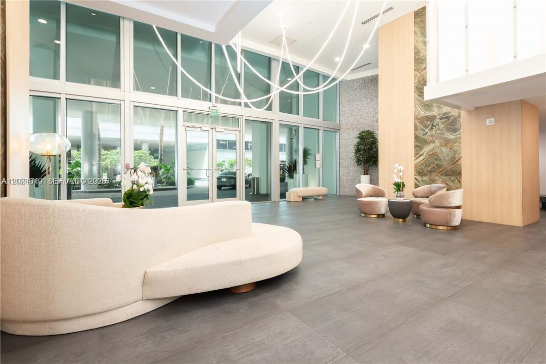 For Sale: $414,000 (1 beds, 1 baths, 736 Square Feet)