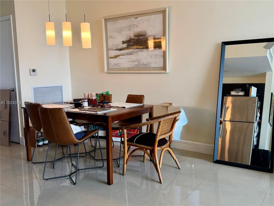 For Sale: $414,000 (1 beds, 1 baths, 736 Square Feet)