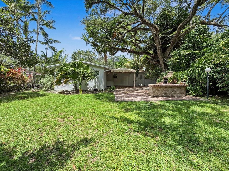 Active With Contract: $5,500 (4 beds, 2 baths, 1731 Square Feet)