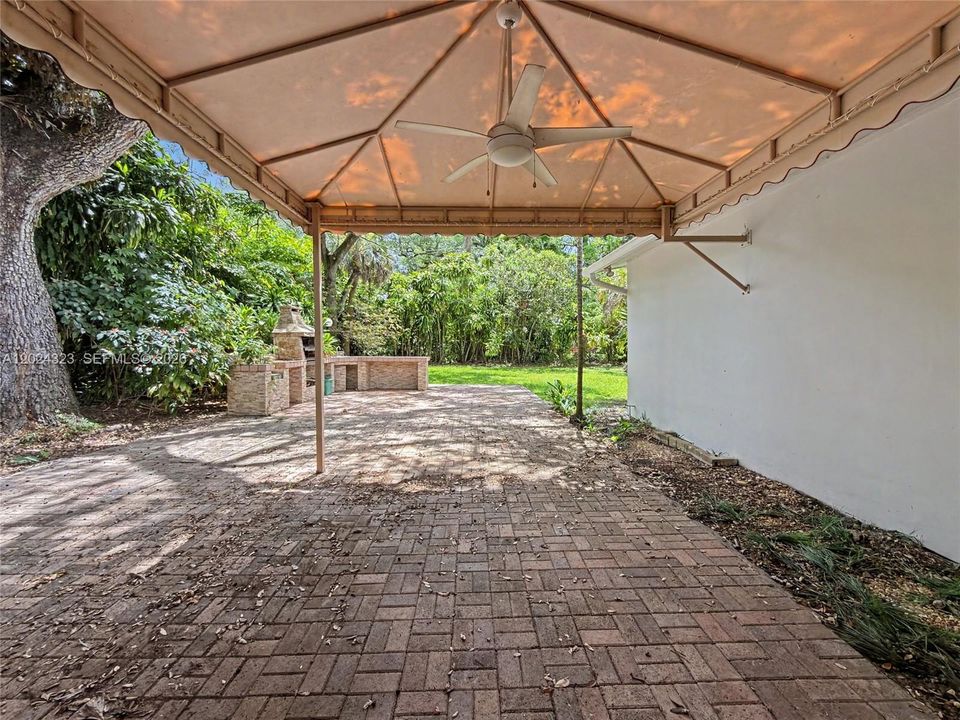 Active With Contract: $5,500 (4 beds, 2 baths, 1731 Square Feet)
