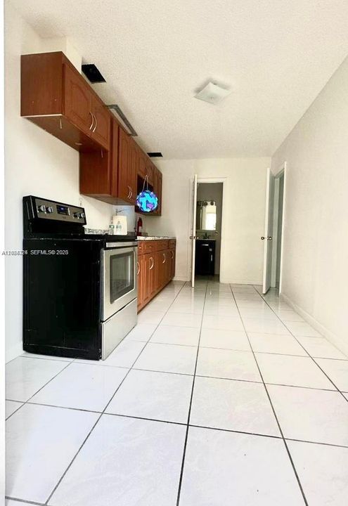 For Rent: $1,500 (1 beds, 1 baths, 2419 Square Feet)
