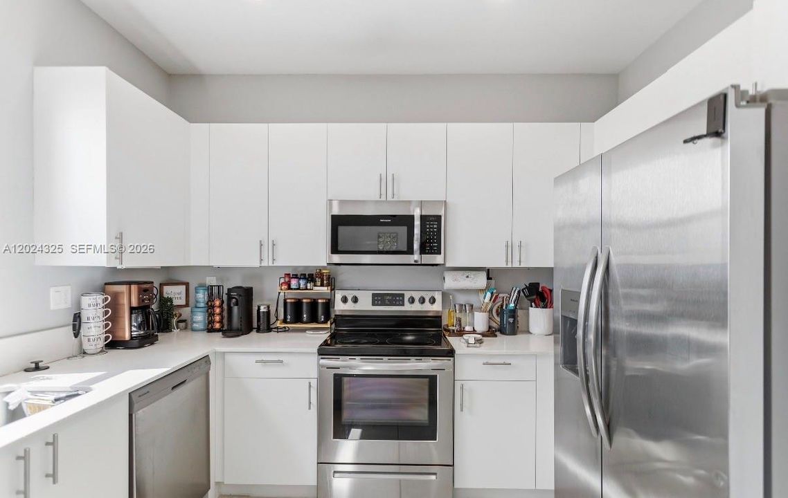 For Rent: $3,990 (3 beds, 2 baths, 1595 Square Feet)