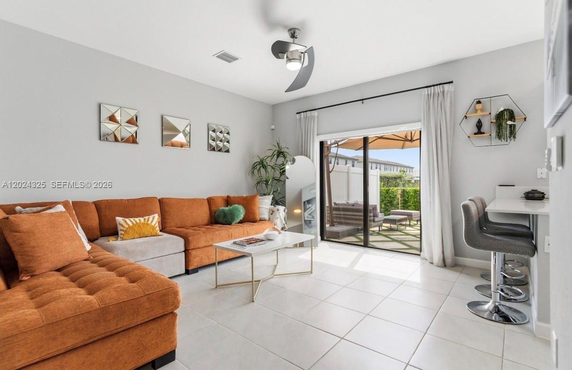 For Rent: $3,990 (3 beds, 2 baths, 1595 Square Feet)