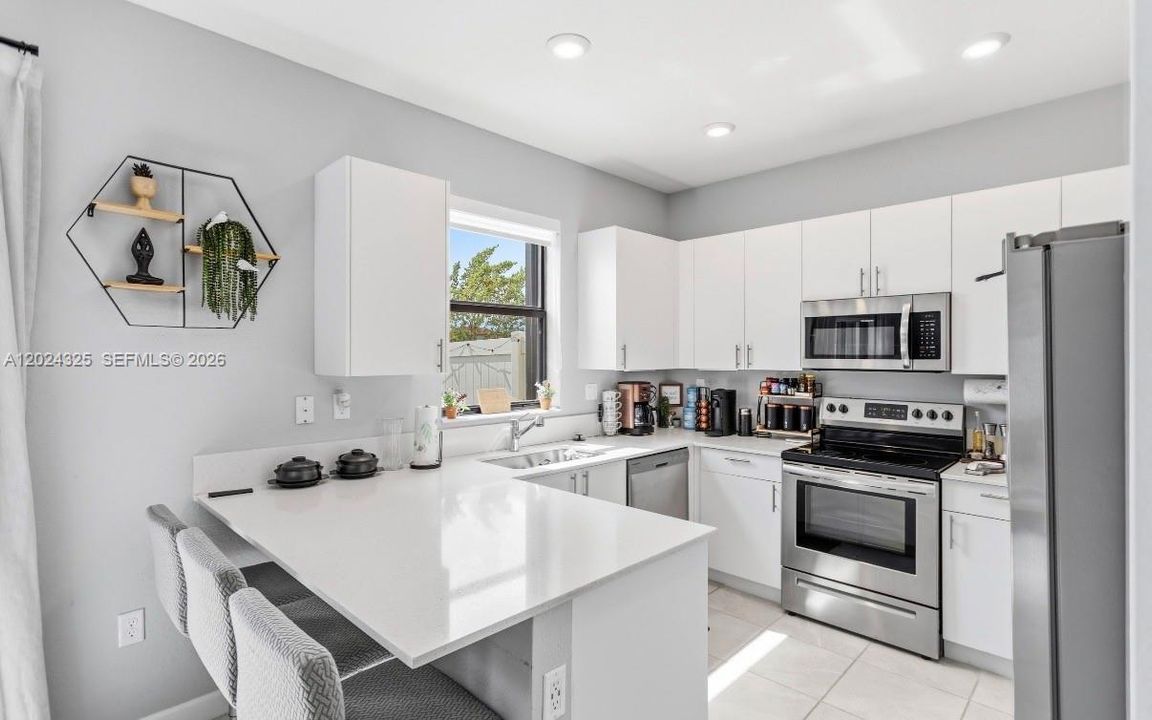 For Rent: $3,990 (3 beds, 2 baths, 1595 Square Feet)