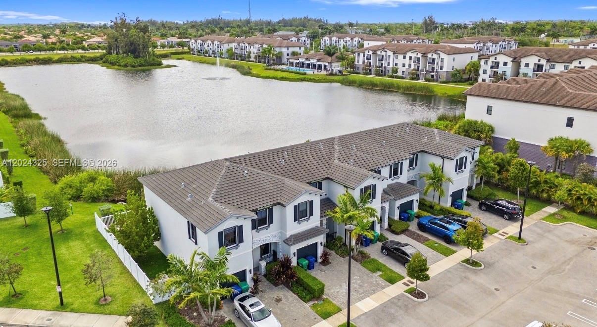 For Rent: $3,990 (3 beds, 2 baths, 1595 Square Feet)