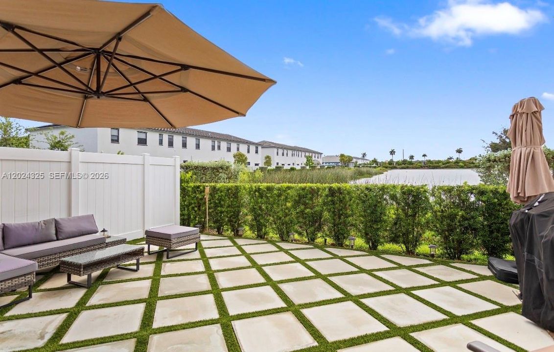 For Rent: $3,990 (3 beds, 2 baths, 1595 Square Feet)