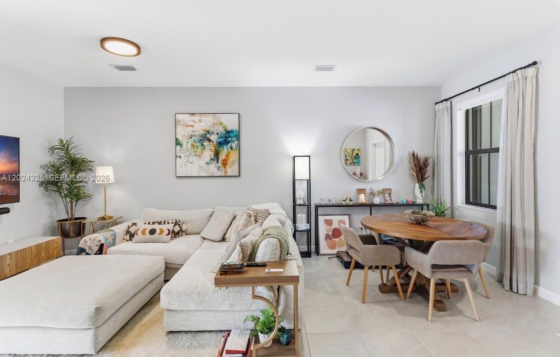 For Rent: $3,990 (3 beds, 2 baths, 1595 Square Feet)