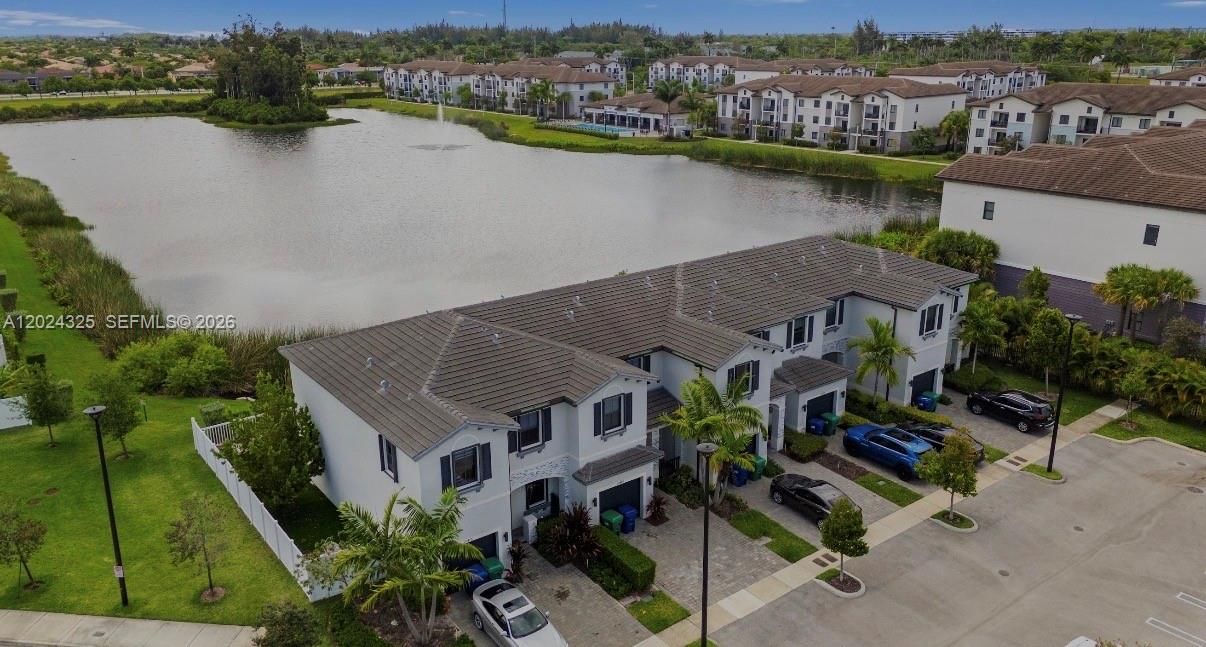 For Rent: $3,990 (3 beds, 2 baths, 1595 Square Feet)