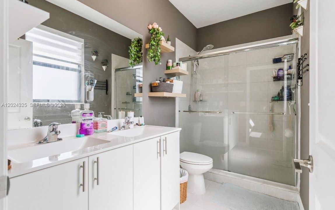 For Rent: $3,990 (3 beds, 2 baths, 1595 Square Feet)