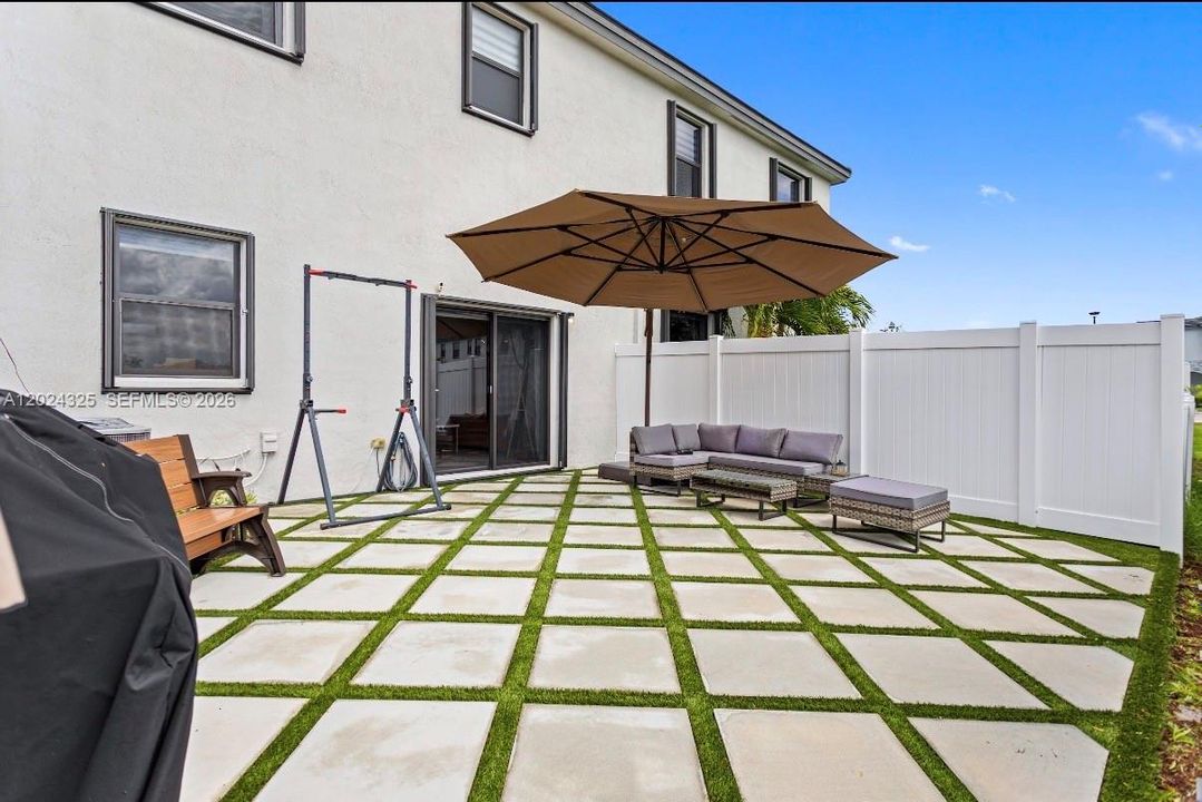 For Rent: $3,990 (3 beds, 2 baths, 1595 Square Feet)