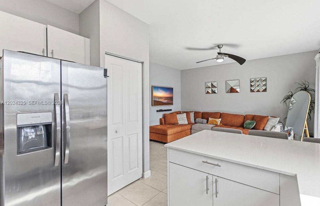 For Rent: $3,990 (3 beds, 2 baths, 1595 Square Feet)
