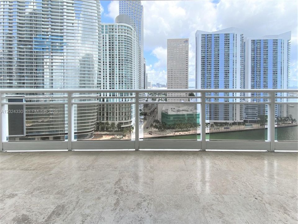 Wide Balcony - Marble Floors - Glass