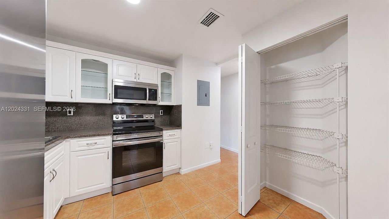 En Venta: $355,000 (3 camas, 2 baños, 1220 Pies cuadrados)
