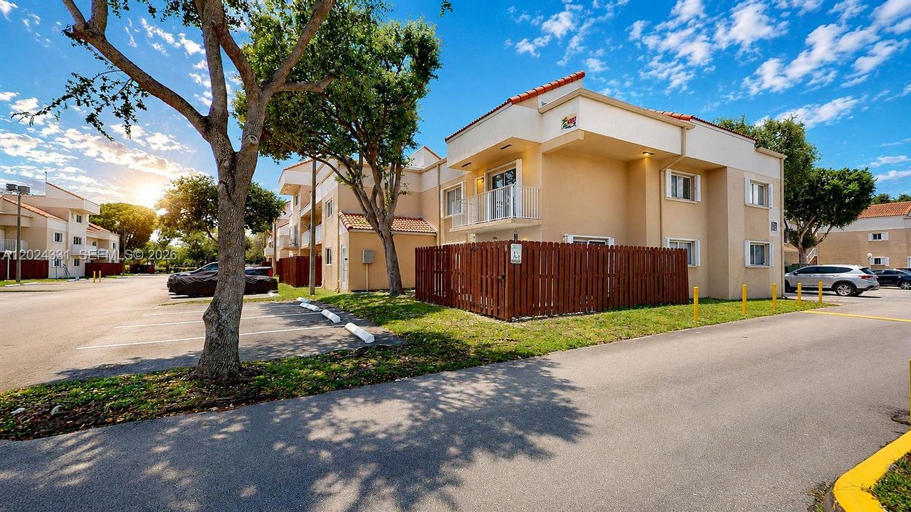 En Venta: $355,000 (3 camas, 2 baños, 1220 Pies cuadrados)