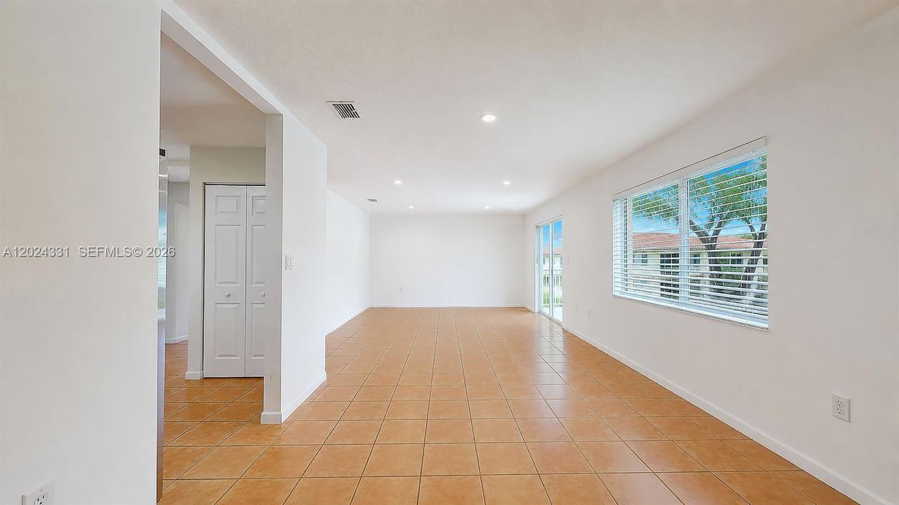 En Venta: $355,000 (3 camas, 2 baños, 1220 Pies cuadrados)