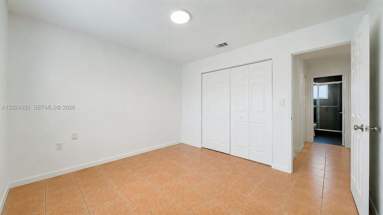 En Venta: $355,000 (3 camas, 2 baños, 1220 Pies cuadrados)