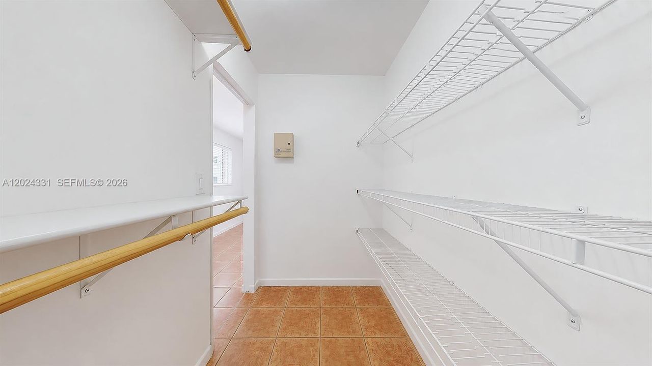 En Venta: $355,000 (3 camas, 2 baños, 1220 Pies cuadrados)