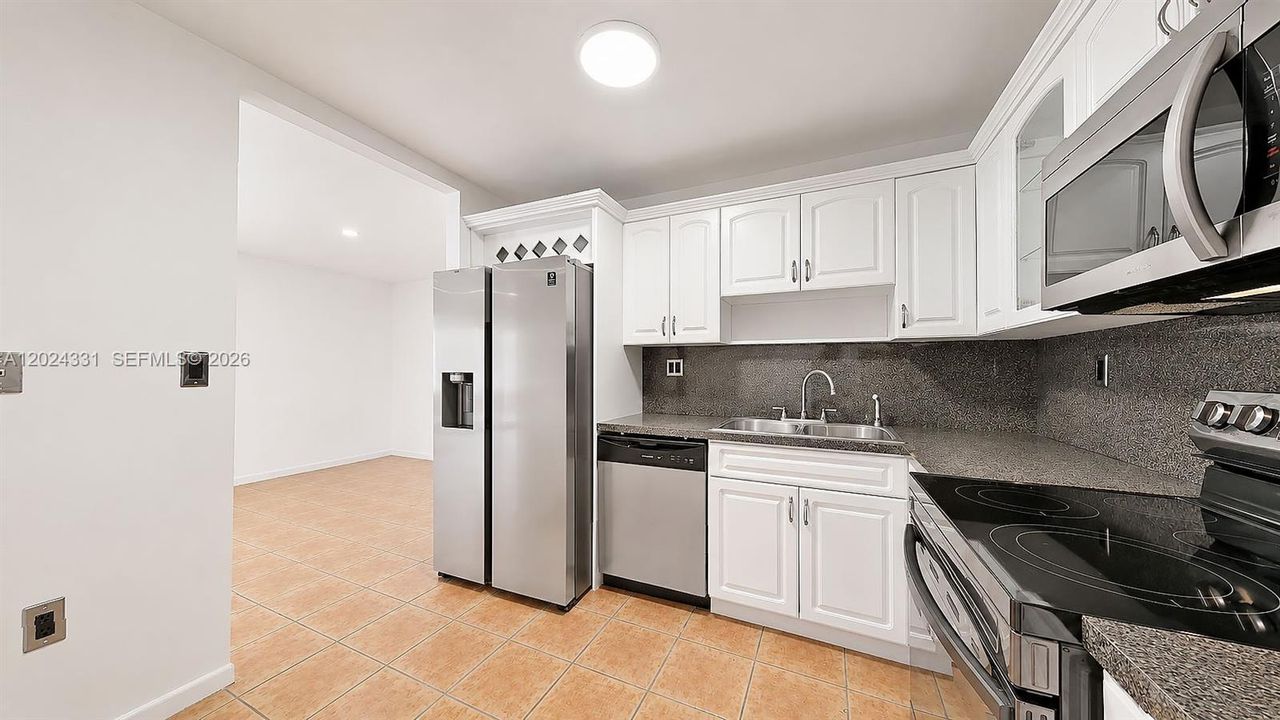 En Venta: $355,000 (3 camas, 2 baños, 1220 Pies cuadrados)