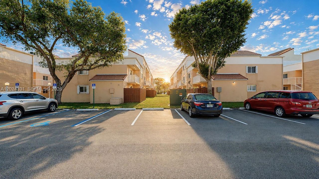 En Venta: $355,000 (3 camas, 2 baños, 1220 Pies cuadrados)