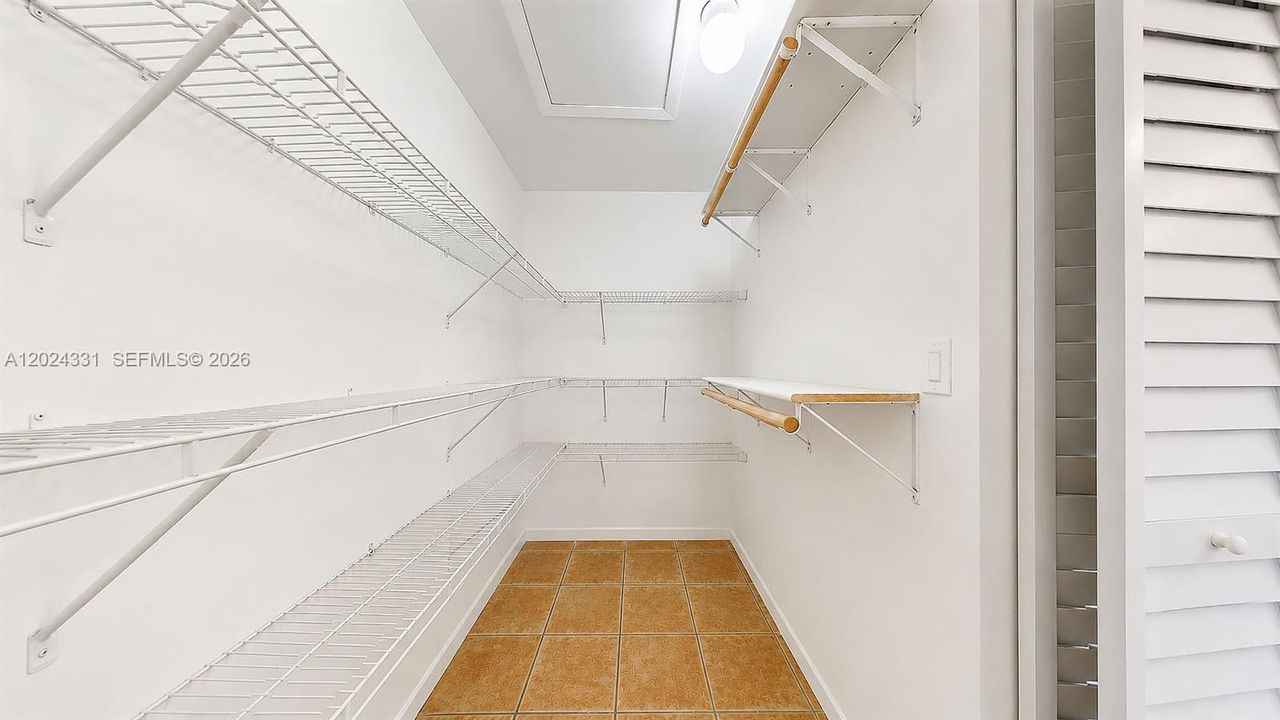 En Venta: $355,000 (3 camas, 2 baños, 1220 Pies cuadrados)