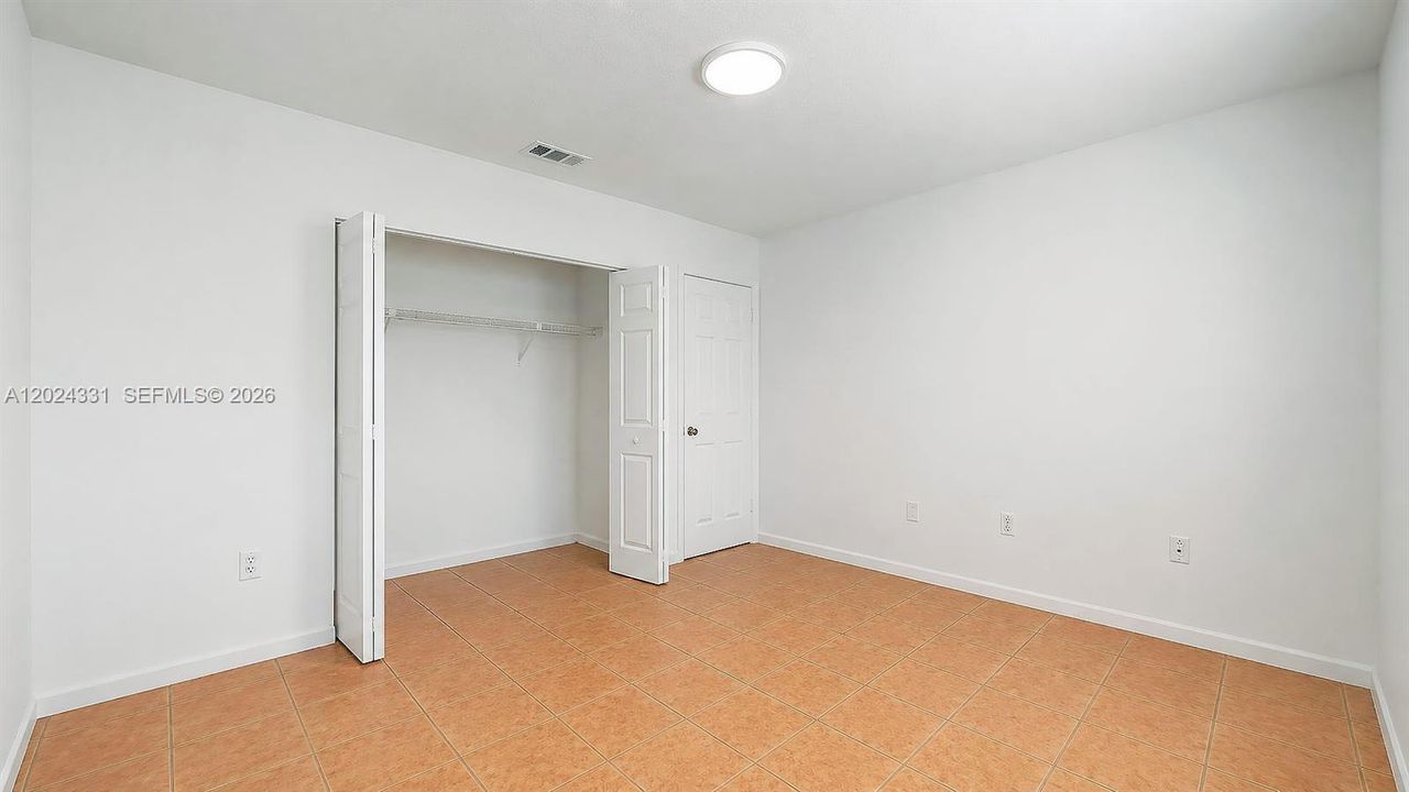 En Venta: $355,000 (3 camas, 2 baños, 1220 Pies cuadrados)