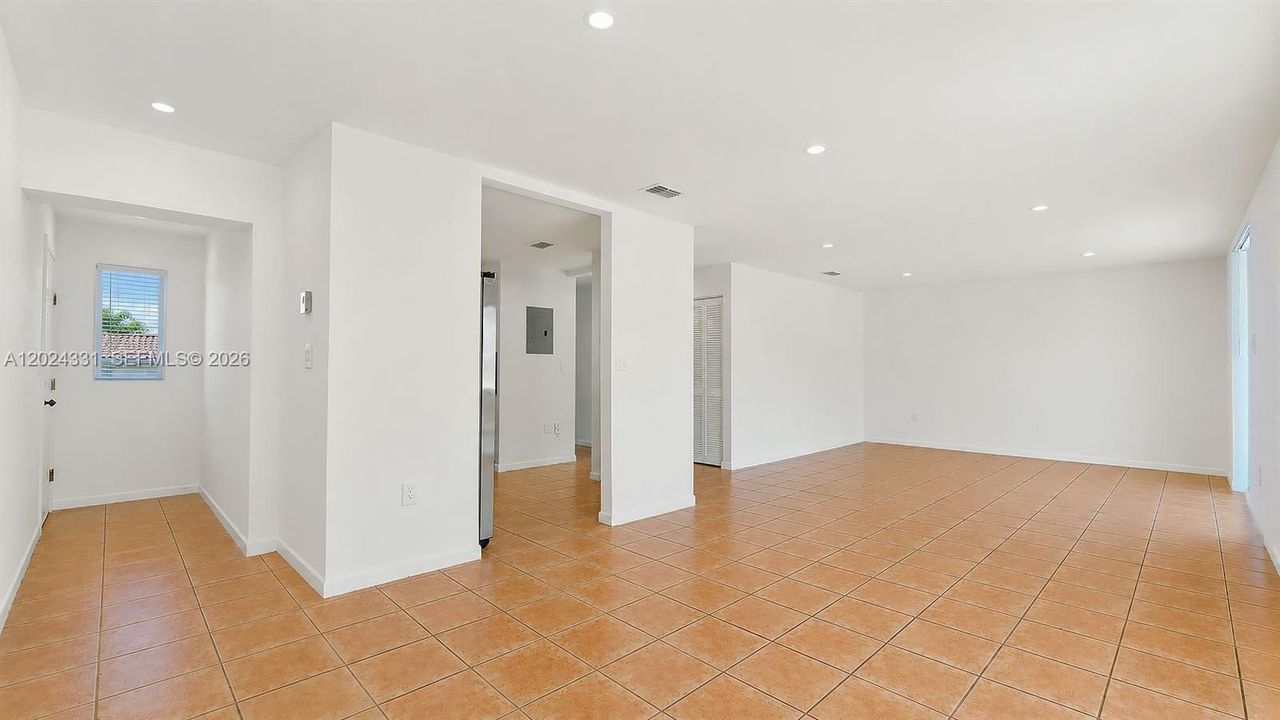 En Venta: $355,000 (3 camas, 2 baños, 1220 Pies cuadrados)