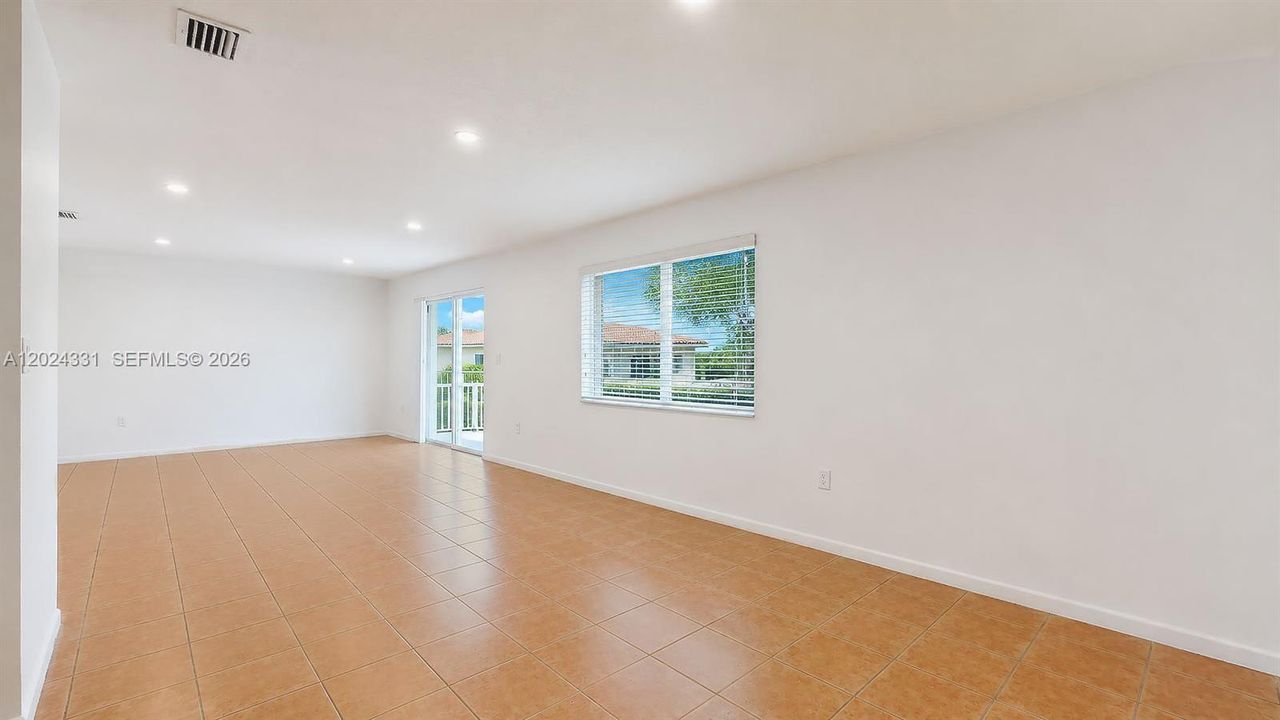 En Venta: $355,000 (3 camas, 2 baños, 1220 Pies cuadrados)