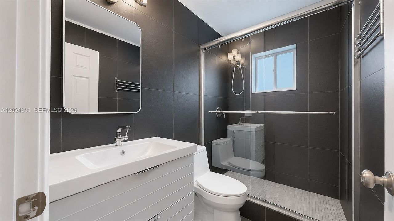 En Venta: $355,000 (3 camas, 2 baños, 1220 Pies cuadrados)