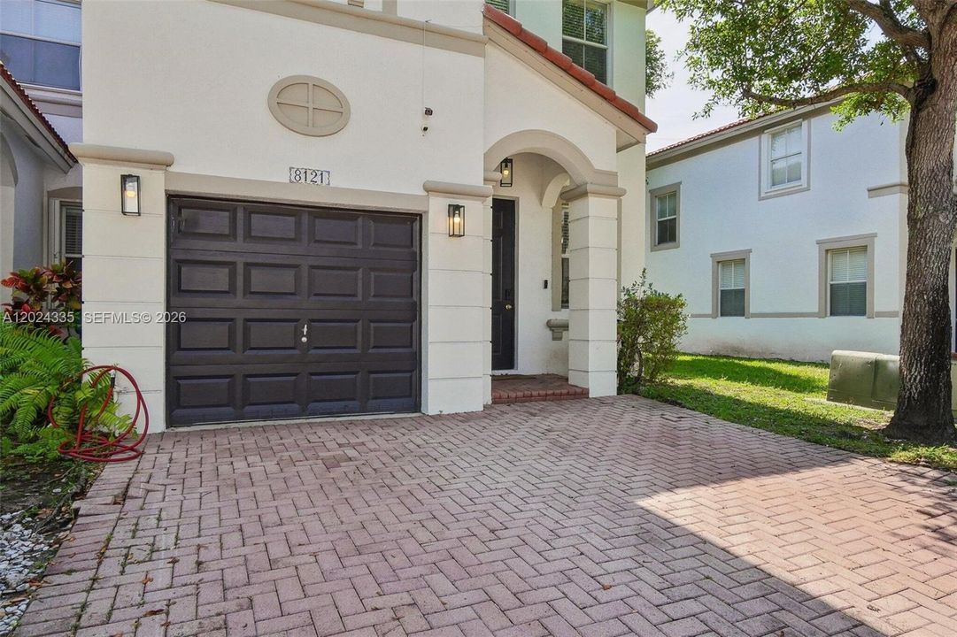 For Sale: $600,000 (4 beds, 2 baths, 1894 Square Feet)