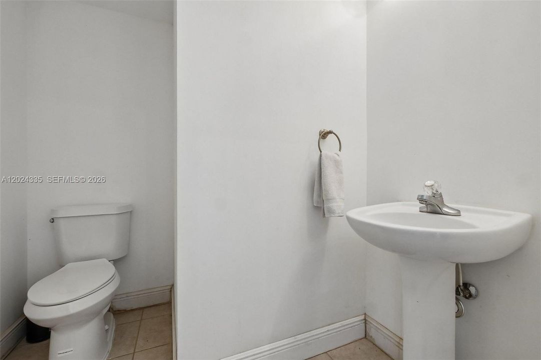 For Sale: $600,000 (4 beds, 2 baths, 1894 Square Feet)