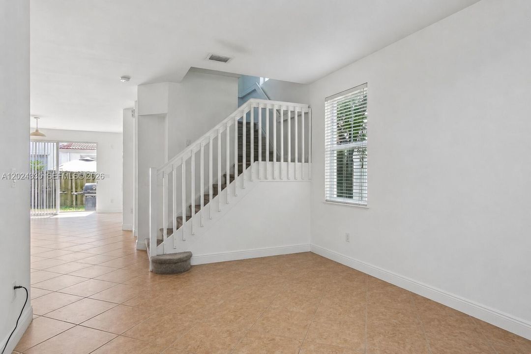 For Sale: $600,000 (4 beds, 2 baths, 1894 Square Feet)