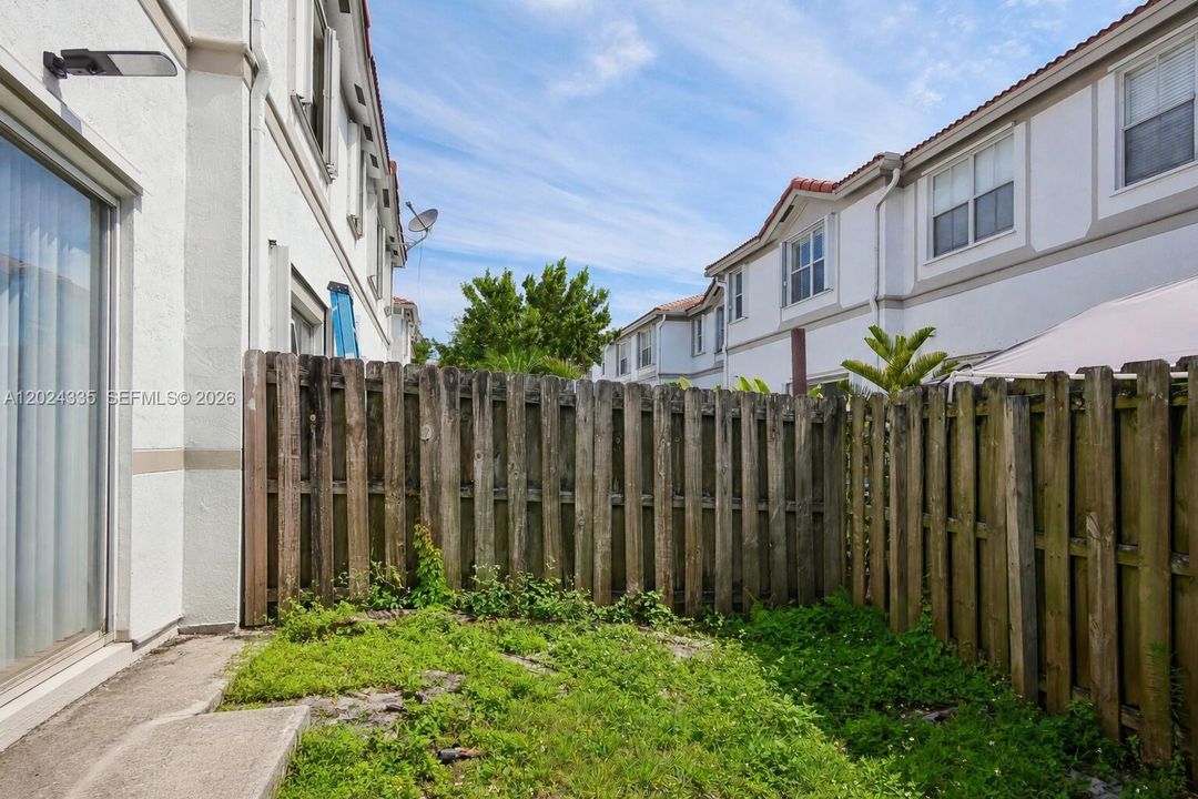 For Sale: $600,000 (4 beds, 2 baths, 1894 Square Feet)