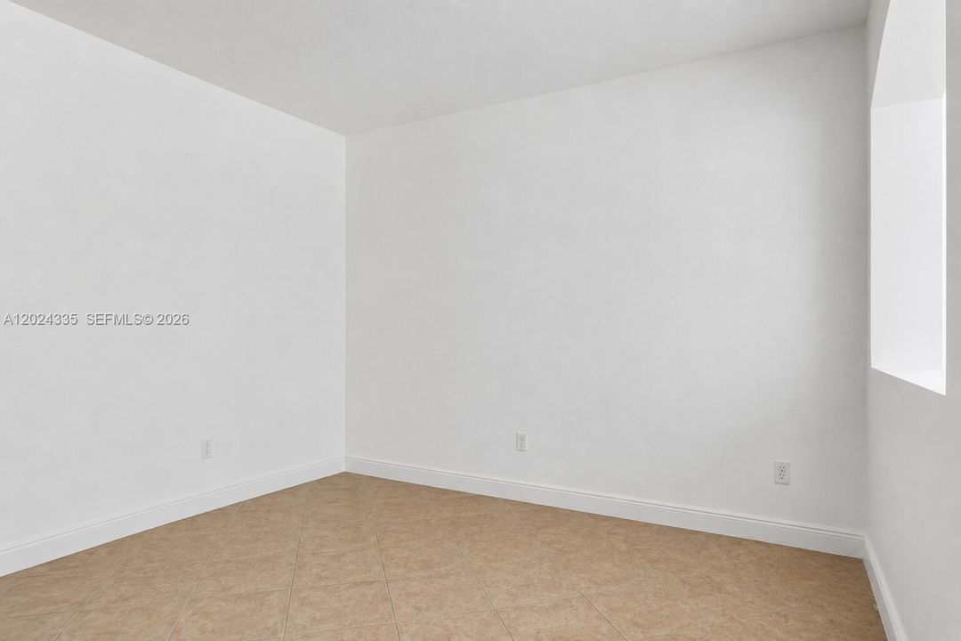 For Sale: $600,000 (4 beds, 2 baths, 1894 Square Feet)