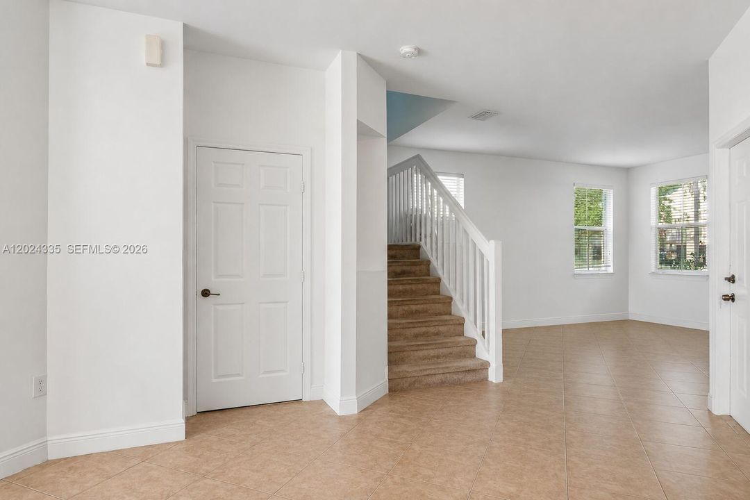 For Sale: $600,000 (4 beds, 2 baths, 1894 Square Feet)
