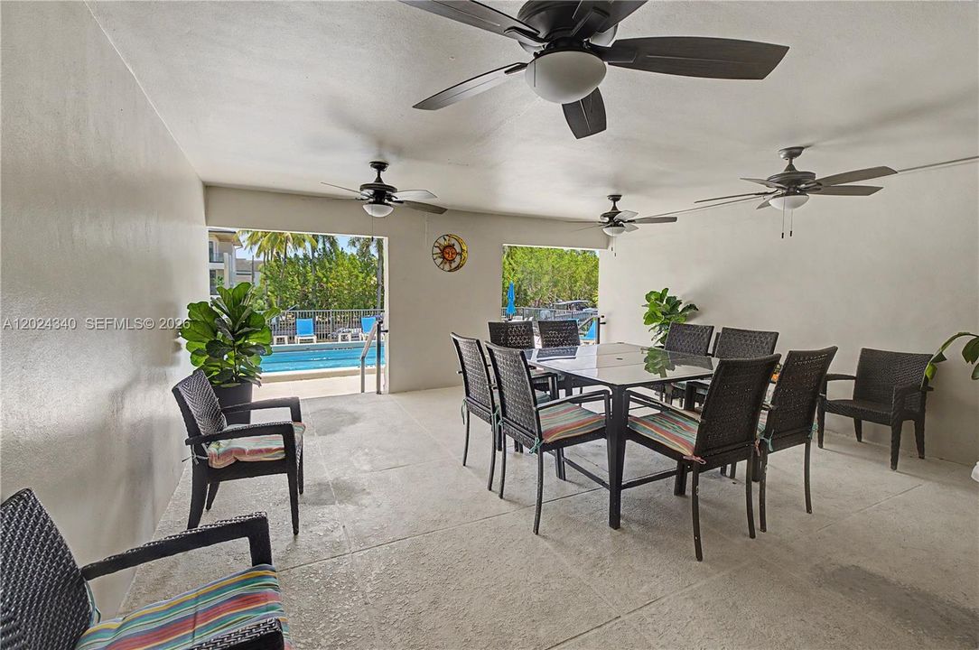 For Sale: $635,000 (2 beds, 2 baths, 1218 Square Feet)