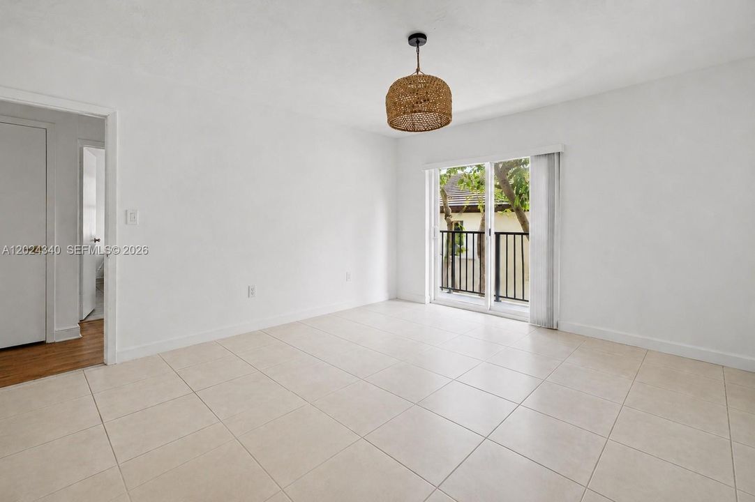 For Sale: $635,000 (2 beds, 2 baths, 1218 Square Feet)