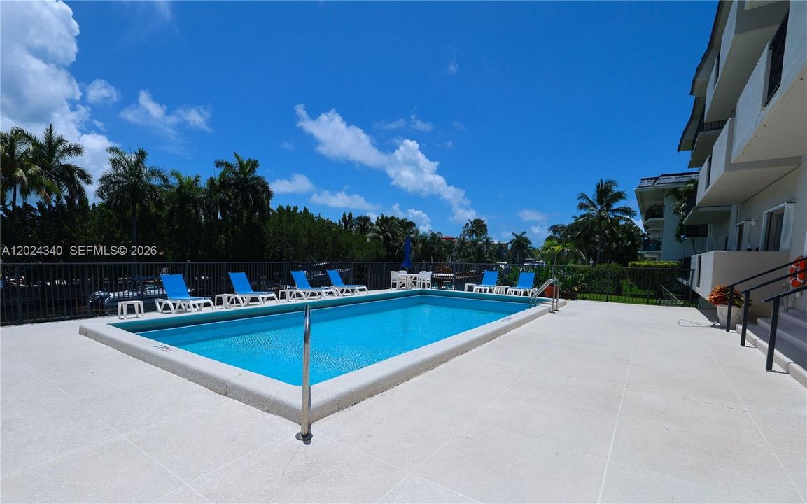 For Sale: $635,000 (2 beds, 2 baths, 1218 Square Feet)
