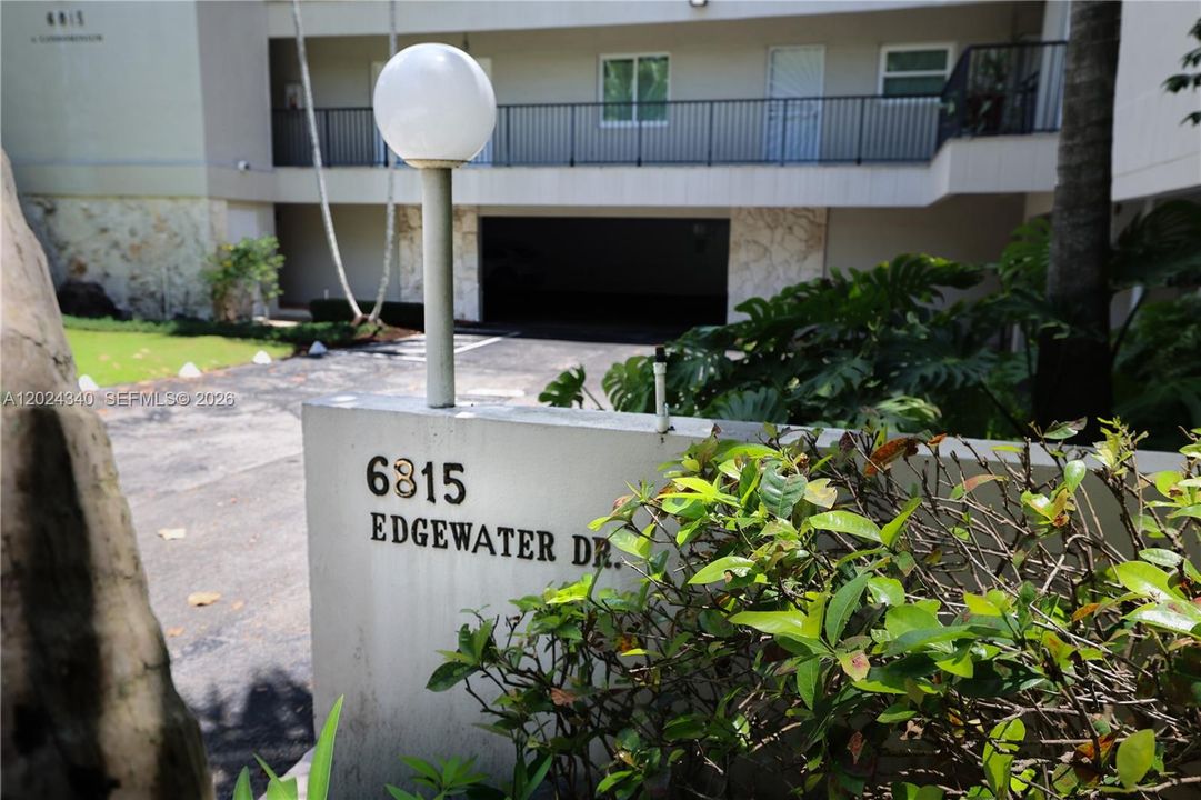 For Sale: $635,000 (2 beds, 2 baths, 1218 Square Feet)