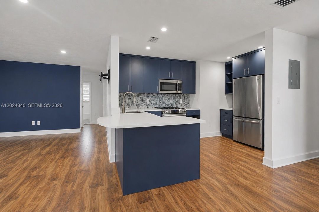 For Sale: $635,000 (2 beds, 2 baths, 1218 Square Feet)