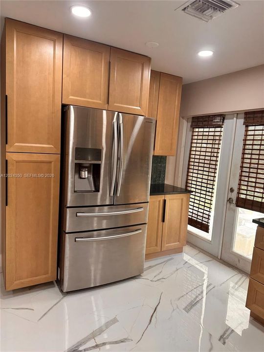 В аренду: $3,200 (3 спален, 2 ванн, 1068 Квадратных фут)