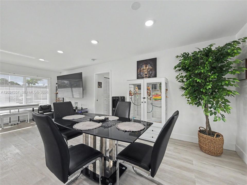 En Venta: $730,000 (5 camas, 3 baños, 1594 Pies cuadrados)