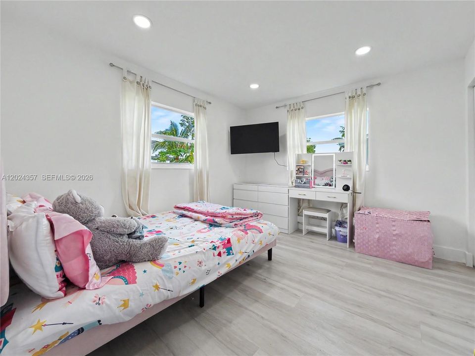 En Venta: $730,000 (5 camas, 3 baños, 1594 Pies cuadrados)