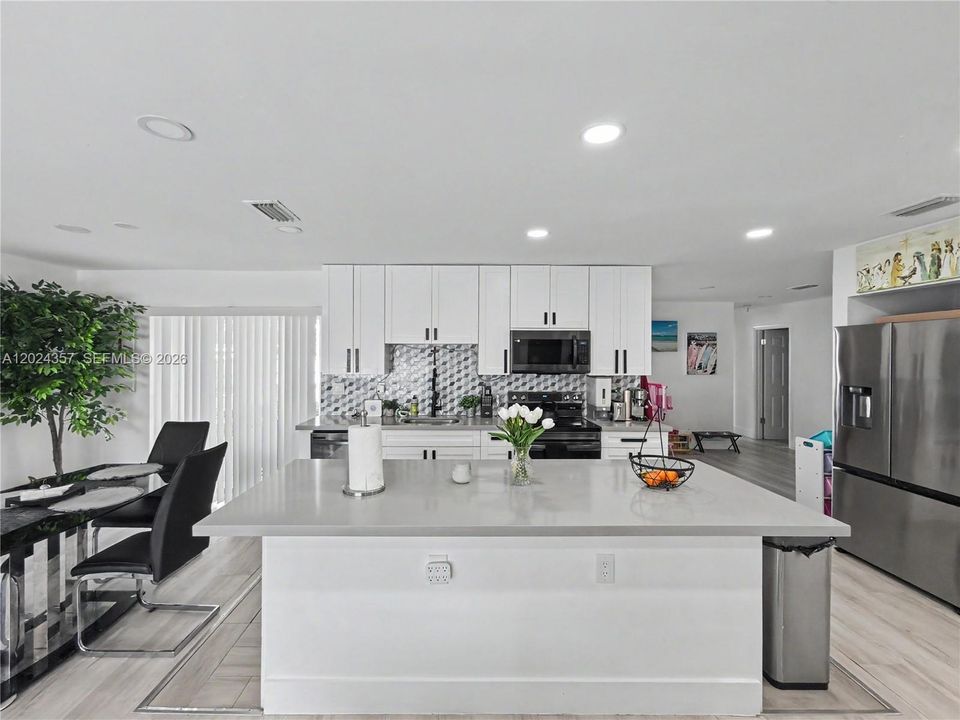 En Venta: $730,000 (5 camas, 3 baños, 1594 Pies cuadrados)