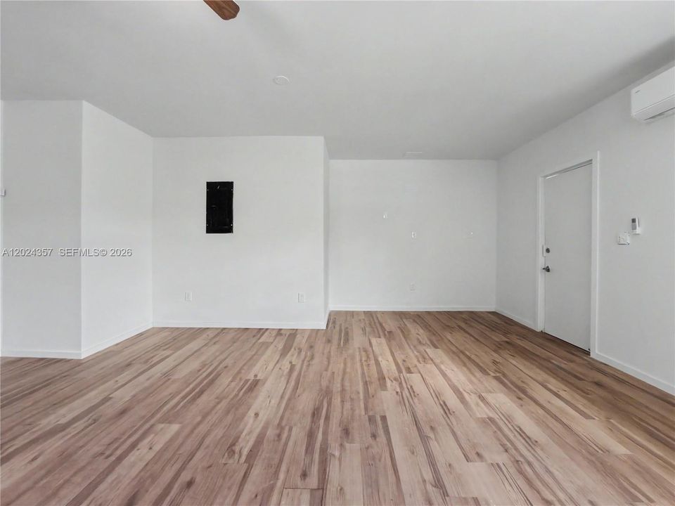 En Venta: $730,000 (5 camas, 3 baños, 1594 Pies cuadrados)
